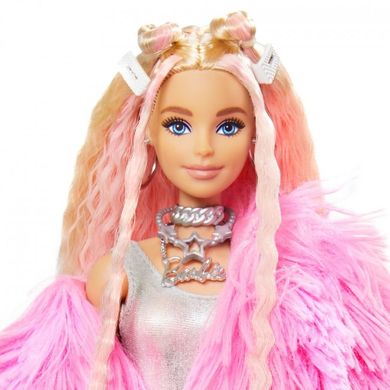 Фотография, изображение Кукла Barbie "Экстра" в розовой пушистой шубке (GRN28)