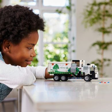 Конструктор LEGO Technic Мусоровоз (42167)