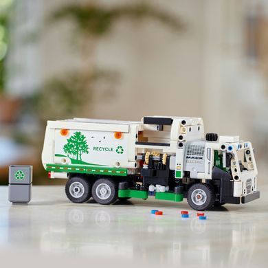 Конструктор LEGO Technic Мусоровоз (42167)