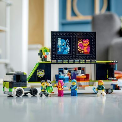 Конструктор LEGO City Грузовик для игрового турне (60388)
