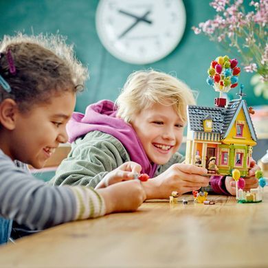 Конструктор LEGO Disney Дом. Вперед и вверх (43217)
