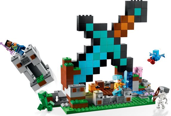 Конструктор LEGO Minecraft Форпост с мечом (21244)