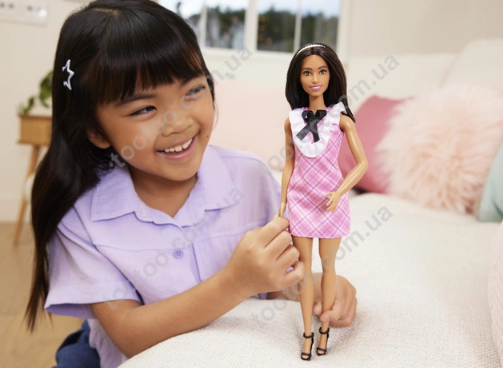 Фотография, изображение Кукла Barbie "Модница" в розовом платье с жабо (HJT06)